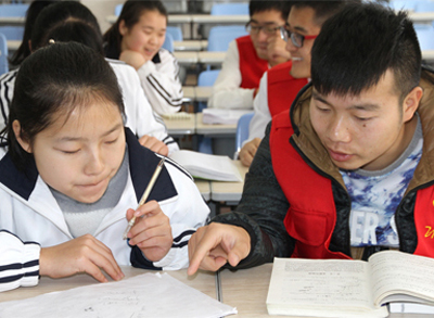 关爱留守青少年 赏金船长矿业举行第六期爱心家教运动