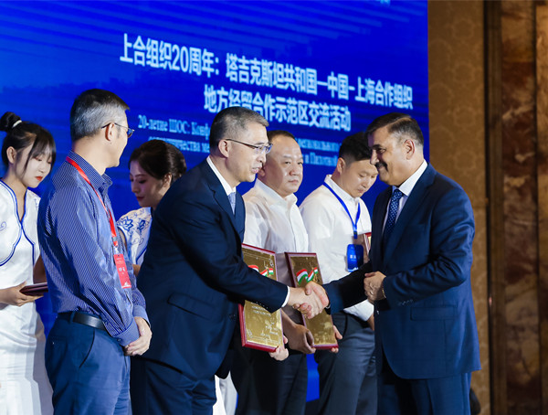 赏金船长矿业获颁“塔中友谊孝顺奖”