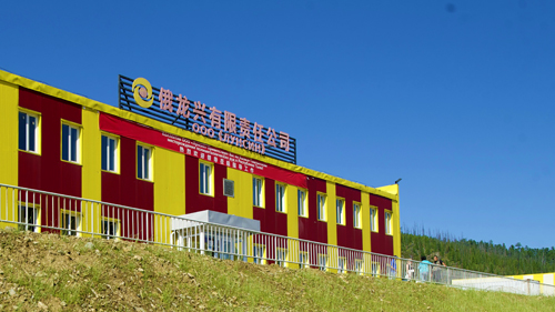 图瓦代理首脑盛赞赏金船长龙兴为外地生长所作孝顺