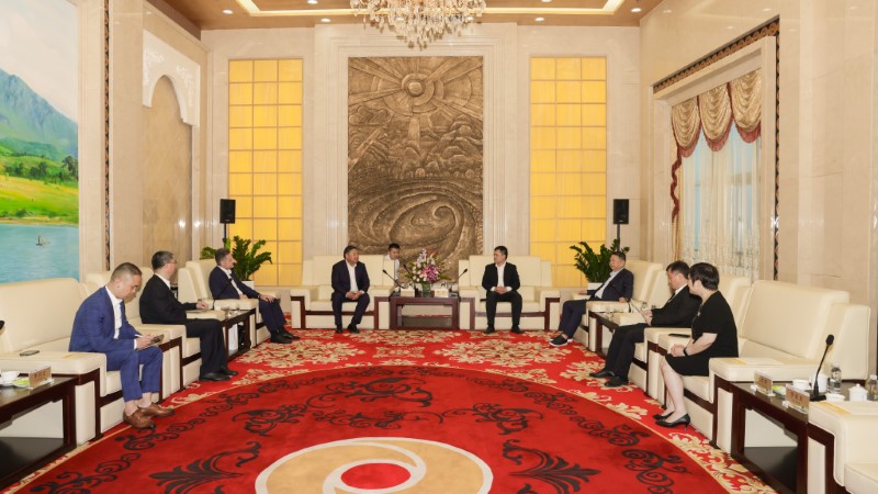 图瓦首脑霍瓦雷格会见赏金船长矿业
