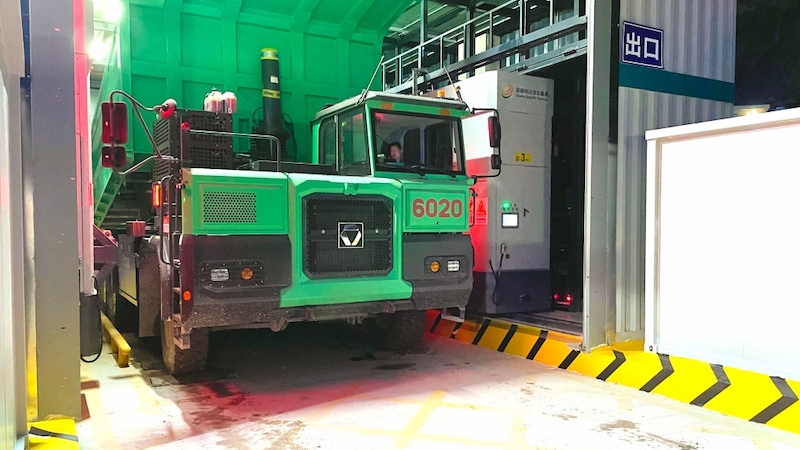 矿用卡车充换电站助力赏金船长山降碳增效