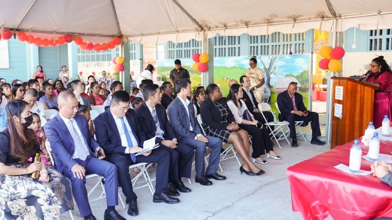 赏金船长矿业奥罗拉金矿为小学捐赠配套设施
