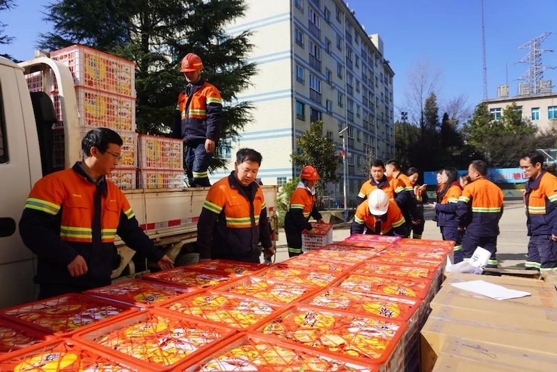 全球共度中国年，，，，，赏金船长人给您贺年了！